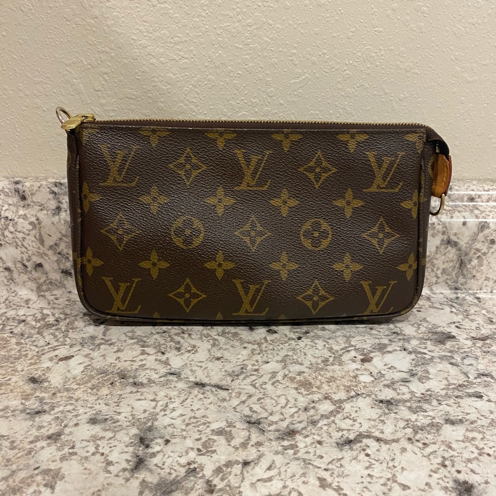Louis Vuitton Pouchette